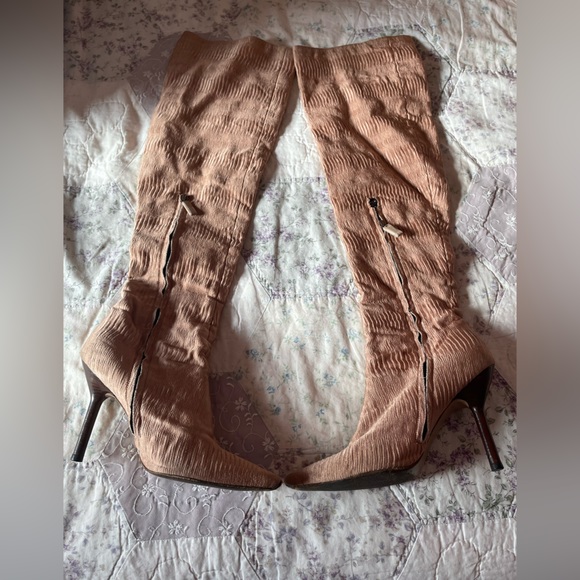 F/W 1999 Gucci by Tom Ford Ruched Silk 4.5" Heeled Boots Ad Campaign - Picture 3 of 9